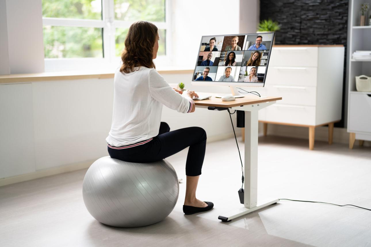 How to Maintain Good Posture While Working at a Desk